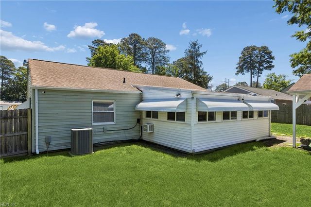 25 Old Church CIR, Portsmouth, VA 23703