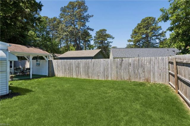 25 Old Church CIR, Portsmouth, VA 23703