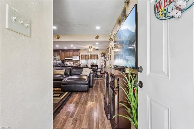 25 Old Church CIR, Portsmouth, VA 23703