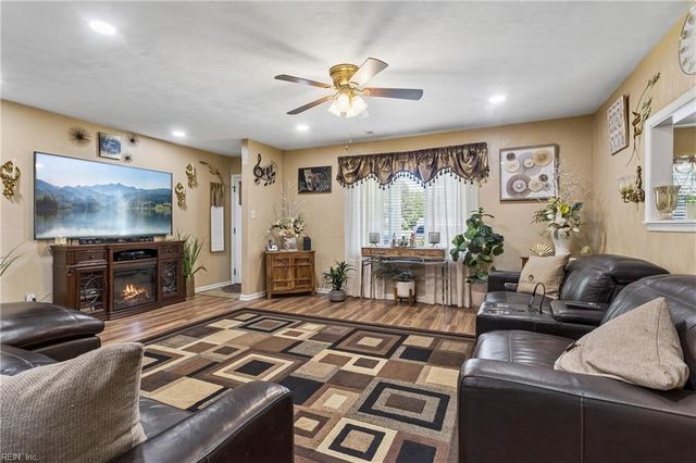 25 Old Church CIR, Portsmouth, VA 23703