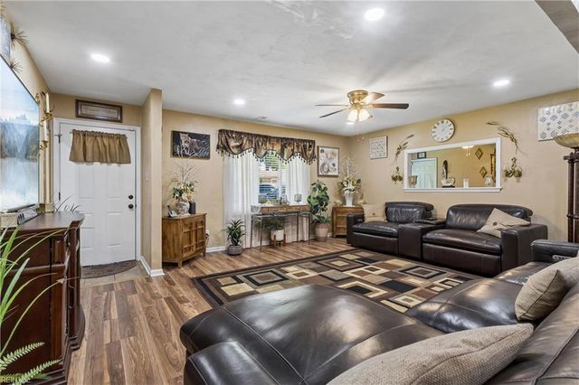 25 Old Church CIR, Portsmouth, VA 23703