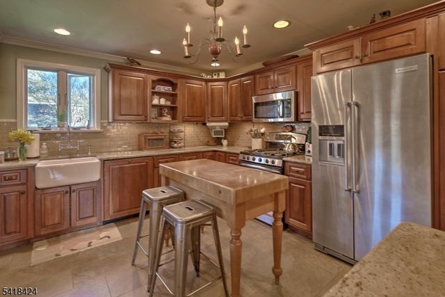 11 Halstead St, Clinton Town, NJ 08809