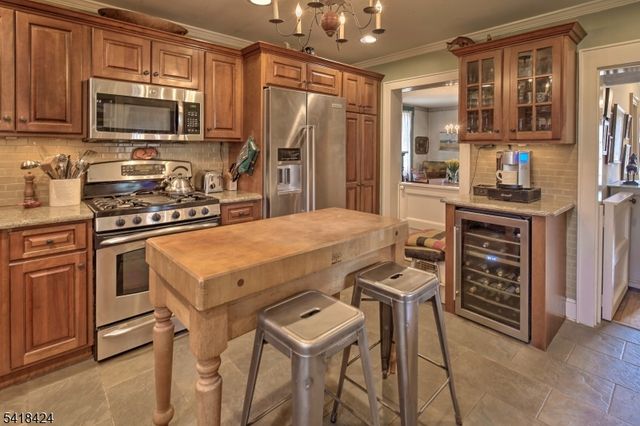 11 Halstead St, Clinton Town, NJ 08809