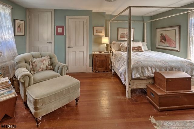 11 Halstead St, Clinton Town, NJ 08809