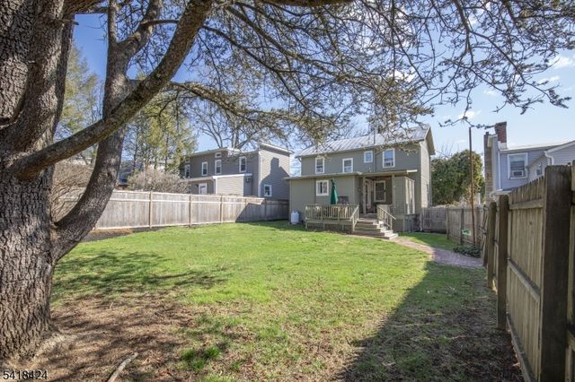 11 Halstead St, Clinton Town, NJ 08809