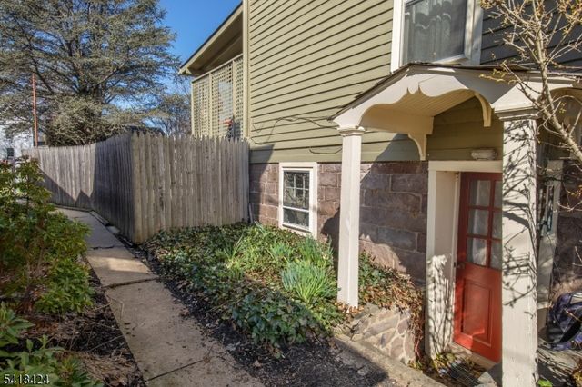 11 Halstead St, Clinton Town, NJ 08809