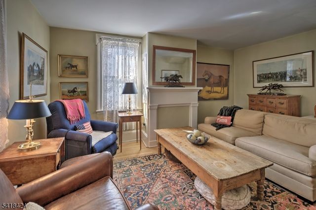 11 Halstead St, Clinton Town, NJ 08809