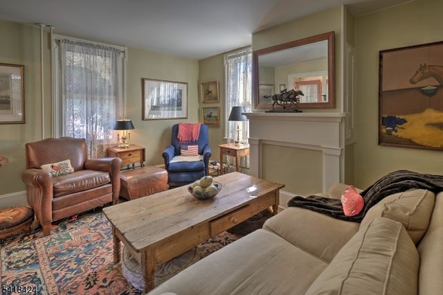 11 Halstead St, Clinton Town, NJ 08809