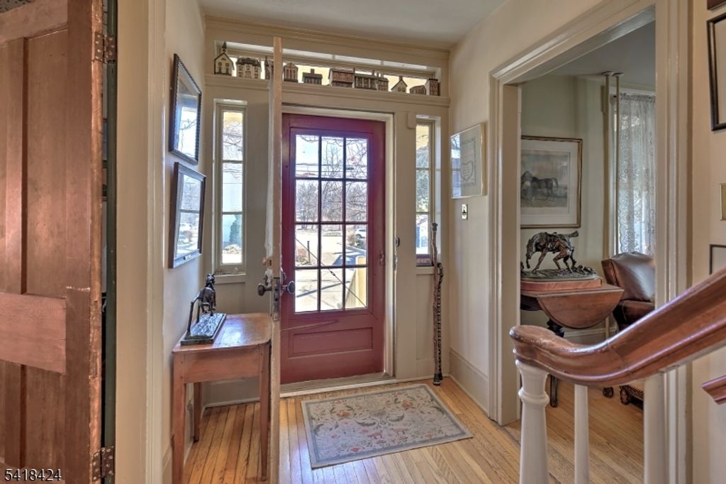 11 Halstead St, Clinton Town, NJ 08809