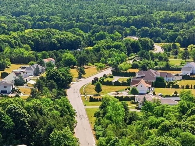 24 Alexandra Dr, Freetown, MA 02702