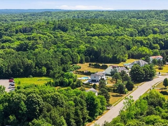 24 Alexandra Dr, Freetown, MA 02702