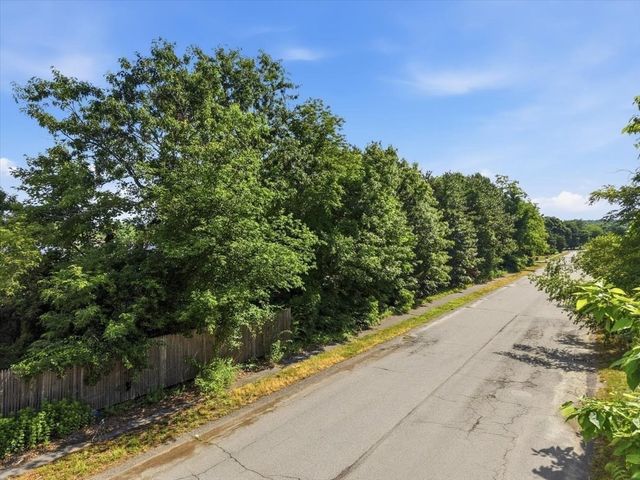 24 Alexandra Dr, Freetown, MA 02702