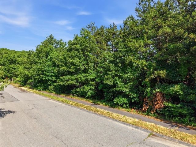 24 Alexandra Dr, Freetown, MA 02702