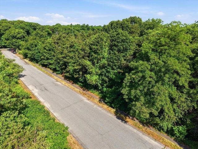 24 Alexandra Dr, Freetown, MA 02702