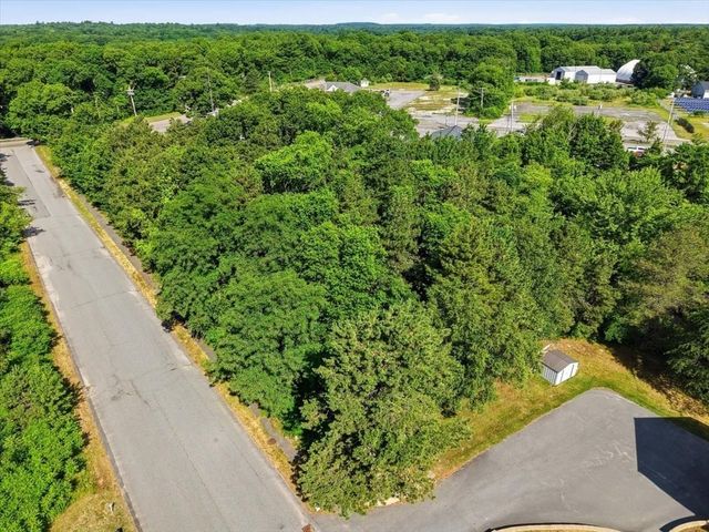 24 Alexandra Dr, Freetown, MA 02702