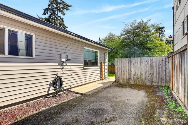 2827 SW Nevada Street, Seattle, WA 98126