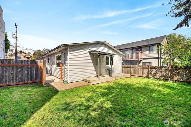 2827 SW Nevada Street, Seattle, WA 98126