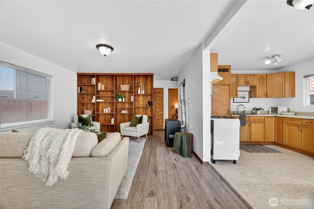 2827 SW Nevada Street, Seattle, WA 98126