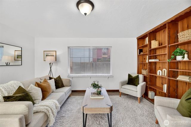 2827 SW Nevada Street, Seattle, WA 98126