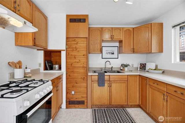 2827 SW Nevada Street, Seattle, WA 98126