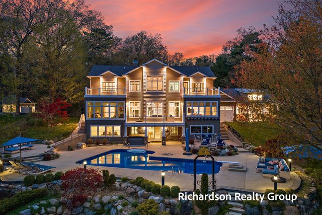 15074 Mercury Drive, Grand Haven, MI 49417