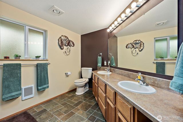 3225 83rd Avenue SW, Olympia, WA 98512