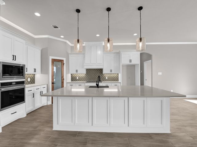 2000 Forest Bridge Drive, Azle, TX 76020