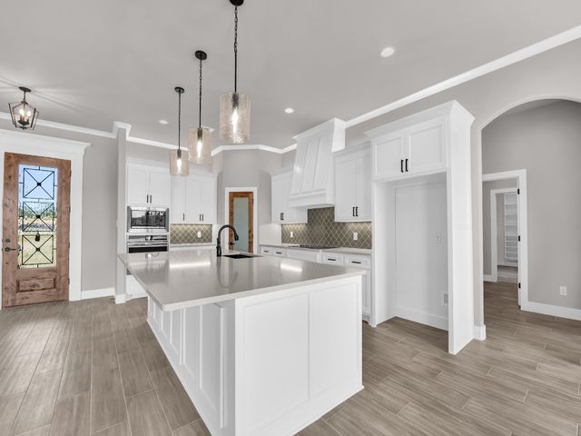 2000 Forest Bridge Drive, Azle, TX 76020