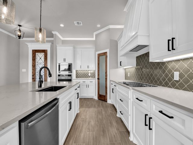 2000 Forest Bridge Drive, Azle, TX 76020