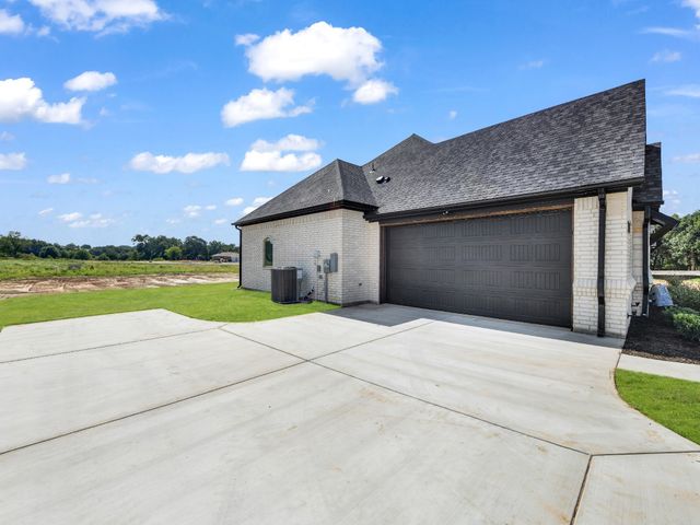 2000 Forest Bridge Drive, Azle, TX 76020