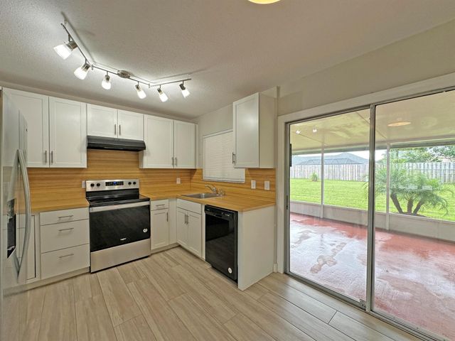 1852 SE Rainier Road, Port St Lucie, FL 34952