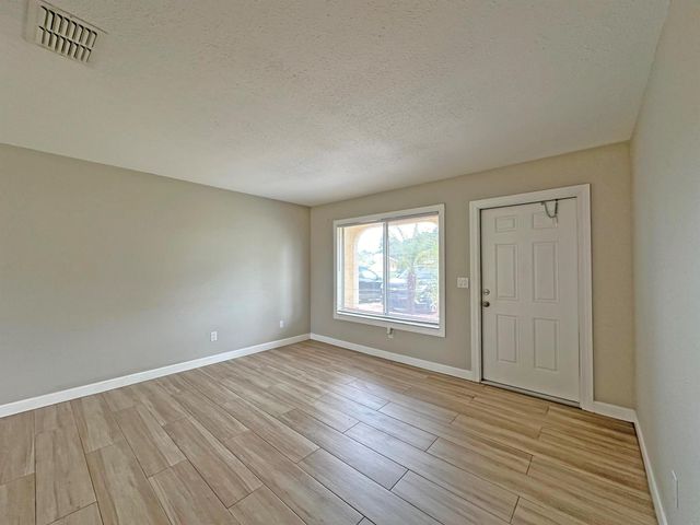 1852 SE Rainier Road, Port St Lucie, FL 34952