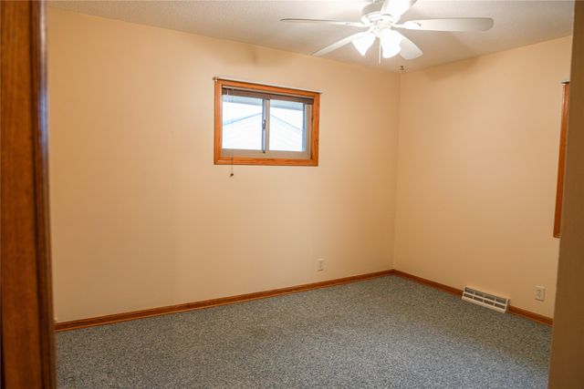 5370 NE 5th Street, Des Moines, IA 50313