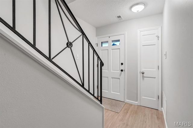 13472 Mason Village Court, Town And Country, MO 63131