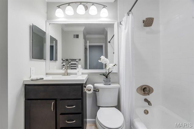 13472 Mason Village Court, Town And Country, MO 63131