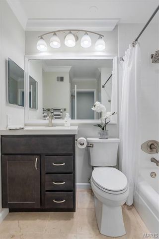 13472 Mason Village Court, Town And Country, MO 63131