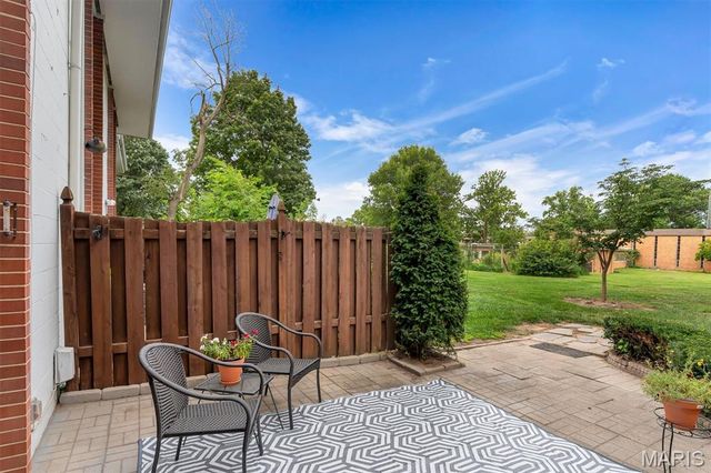 13472 Mason Village Court, Town And Country, MO 63131