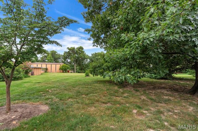 13472 Mason Village Court, Town And Country, MO 63131