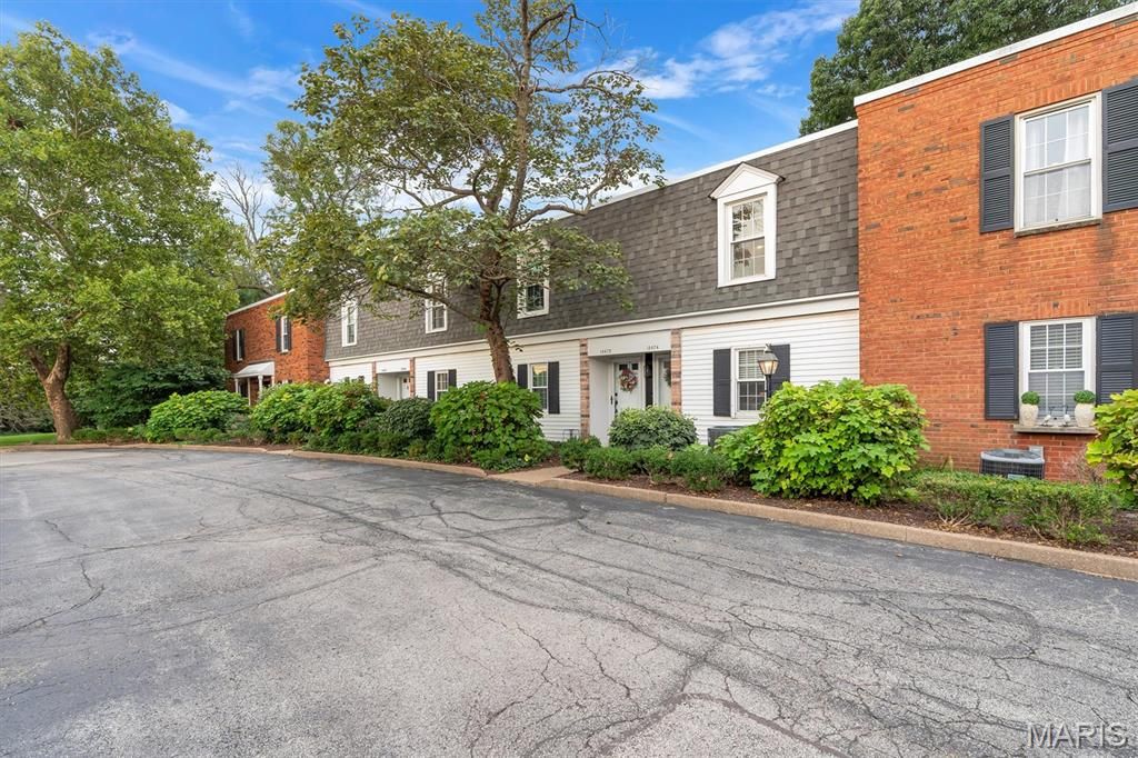 13472 Mason Village Court, Town And Country, MO 63131