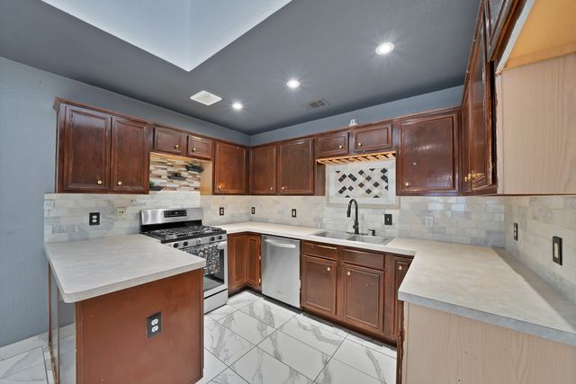 828 Windswept Drive, Cedar Hill, TX 75104