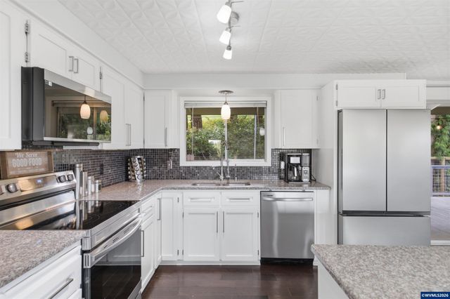 30550 Rancho Rd, Lebanon, OR 97355