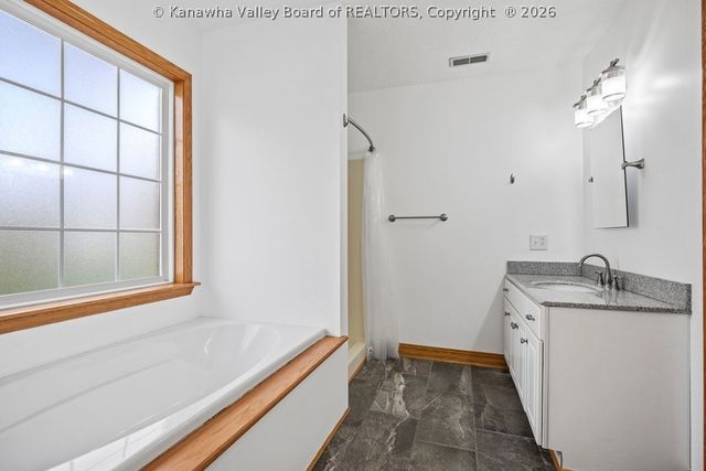 1140 Hickory Mills Road, Hurricane, WV 25526