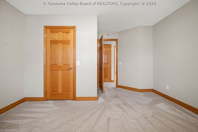 1140 Hickory Mills Road, Hurricane, WV 25526