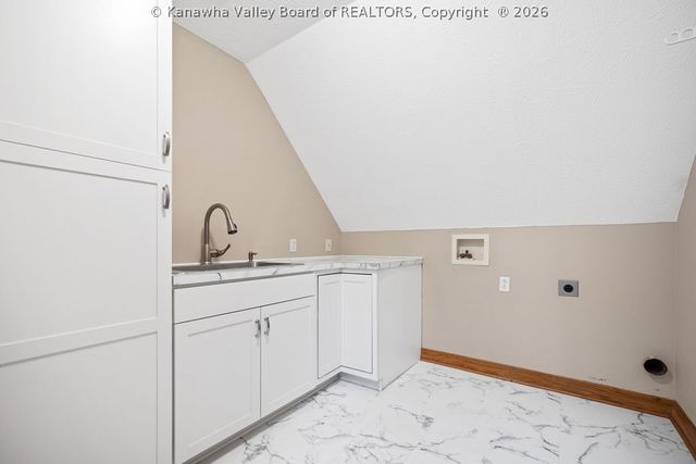 1140 Hickory Mills Road, Hurricane, WV 25526