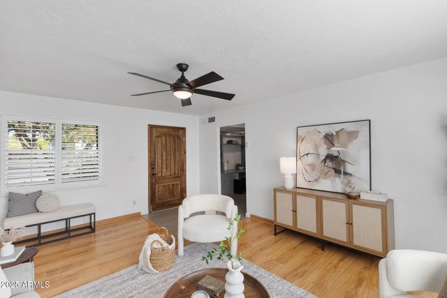 8517 E THOMAS Road, Scottsdale, AZ 85251