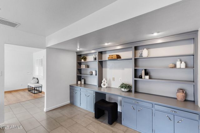 8517 E THOMAS Road, Scottsdale, AZ 85251