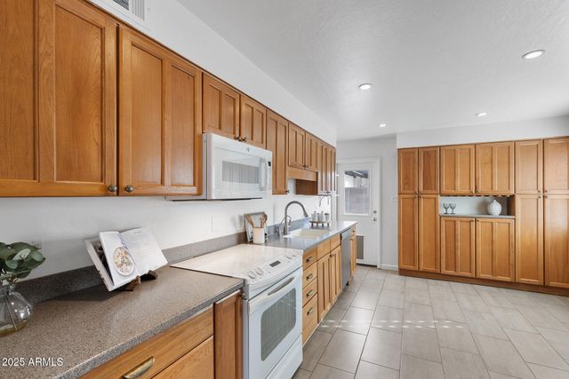 8517 E THOMAS Road, Scottsdale, AZ 85251