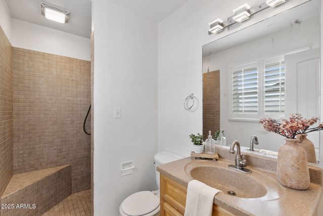 8517 E THOMAS Road, Scottsdale, AZ 85251