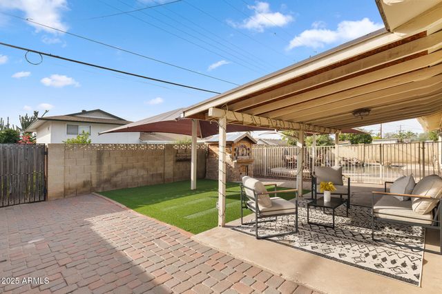 8517 E THOMAS Road, Scottsdale, AZ 85251