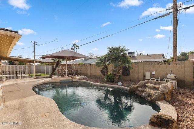 8517 E THOMAS Road, Scottsdale, AZ 85251